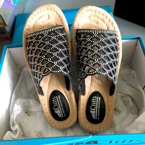 🖤Clifs New shinny sandals 🖤
